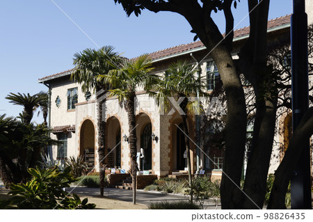 Berik Hall 98826435