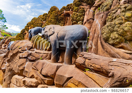 "Sculpture Tunnel" "Sculpture Tunnel" 98826657