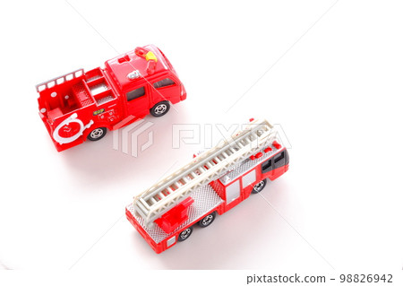 Fire trucks (ladder truck and pump truck) dispatched Fire trucks (ladder truck and pump truck) dispatched 98826942