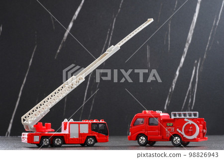 Fire trucks (ladder truck and pump truck) dispatched Fire trucks (ladder truck and pump truck) dispatched 98826943