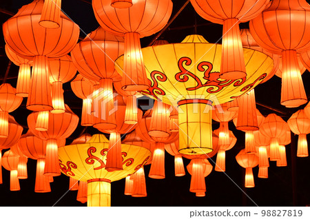 [Kyoto/Uji] The Lantern Festival was held at Manpukuji Temple in Obaku, and it was a beautiful and colorful event. 98827819