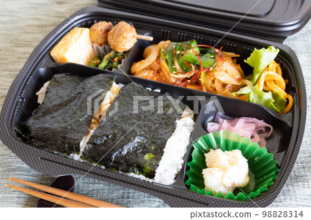 海藻便當盒與美味的炸雞 海藻便當盒與美味的炸雞 98828314