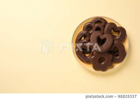 Concept of tasty bakery, gingerbread cookies in chocolate, space for text Concept of tasty bakery, gingerbread cookies in chocolate, space for text 98828337