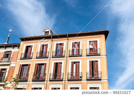 Street in historic center of Madrid with old residential buildings Street in historic center of Madrid with old residential buildings 98831027