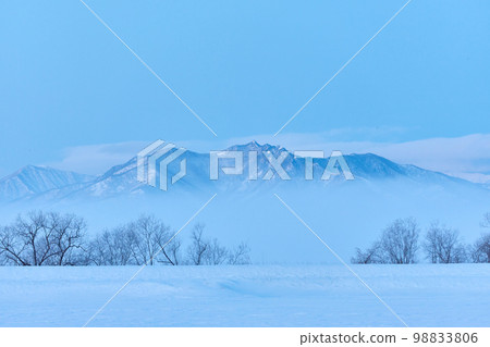 Hidaka Range in winter 98833806