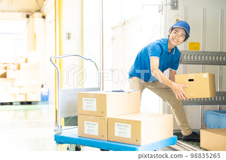 Male truck driver working in a warehouse 98835265