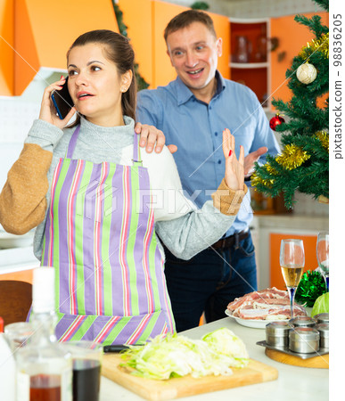 Couple quarreling at home 98836205