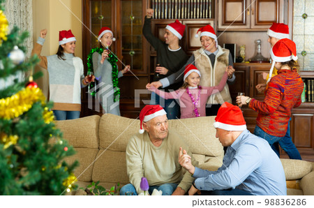 Family spending time together on Christmas night 98836286