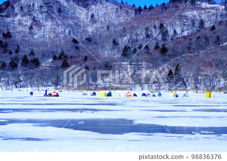 Smelt fishing in Akagi Onuma 2 98836376