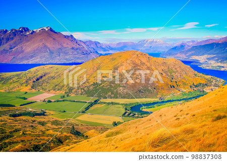 Above Queenstown and Lake Wakatipu in south Island, New Zealand at sunset 98837308