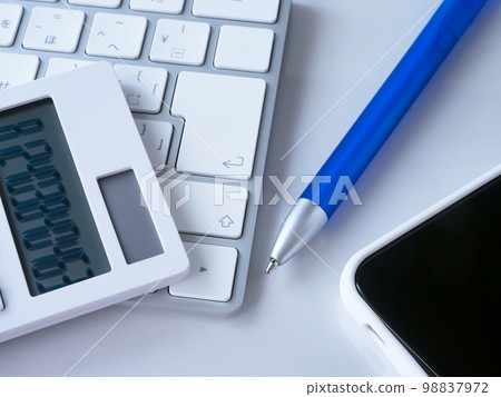 個人電腦和智能手機的商業形象 98837972