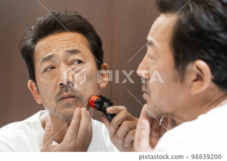 中間人剃須 98839200