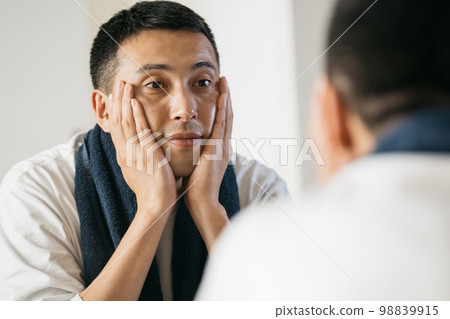 Men in their 30s who do skin care 98839915