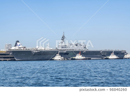 Maritime Self-Defense Force large escort helicopter carrier "Izumo" Maritime Self-Defense Force large escort helicopter carrier "Izumo" 98840260