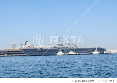 Maritime Self-Defense Force large escort helicopter carrier "Izumo" Maritime Self-Defense Force large escort helicopter carrier "Izumo" 98840261