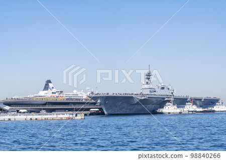 Maritime Self-Defense Force large escort helicopter carrier "Izumo" 98840266