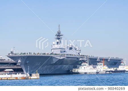 Maritime Self-Defense Force large escort helicopter carrier "Izumo" 98840269