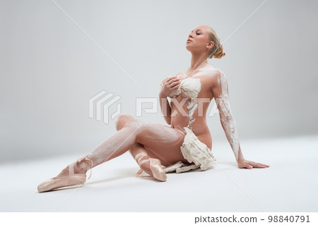 Nude woman covered with gypsum with pointes like living statue 98840791