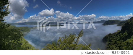 十和田湖上空的雲海(全景) 十和田湖上空的雲海(全景) 98840991
