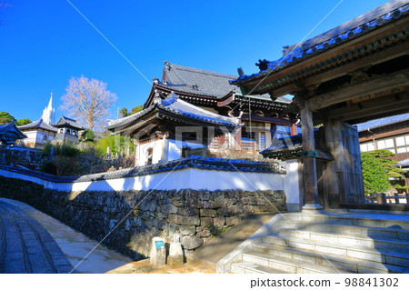 [Nagasaki Prefecture] View of temple and church (Hirado Xavier Memorial Church) 98841302