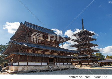 奈良世界遺產法隆寺院內 奈良世界遺產法隆寺院內 98841840