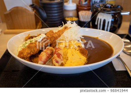 Adult lunch (chicken cutlet, fried shrimp, curry) 98841944