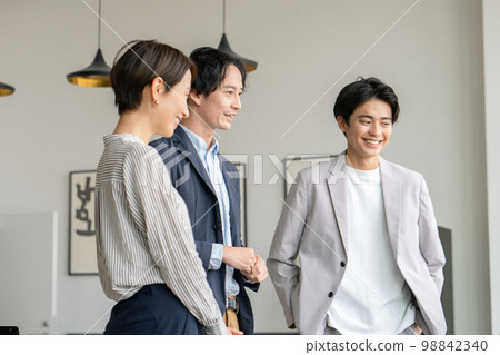 Business image Conversation 98842340