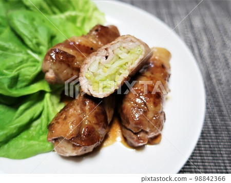 Tasty cabbage rolls Tasty cabbage rolls 98842366