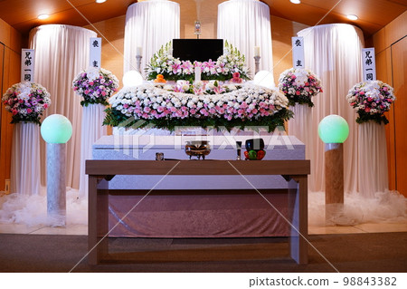 Fashionable flower altar 98843382