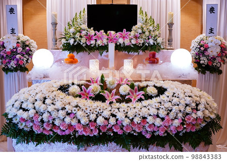 Fashionable flower altar 98843383