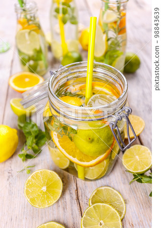 Lemon water in jar 98843639