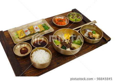 醬油 gochujang 有機碗前的拌飯湯配菜前整齊的蕎麥麵 98843845