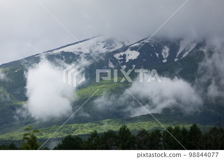 Mt. Iwaki with remaining snow hidden behind clouds (Ajigasawa Town, Aomori Prefecture) Mt. Iwaki with remaining snow hidden behind clouds (Ajigasawa Town, Aomori Prefecture) 98844077