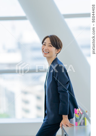 理想的女老闆 98844408