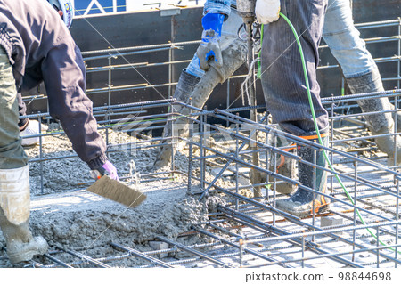 Concrete pouring Concrete pouring Plastering trowel 98844698