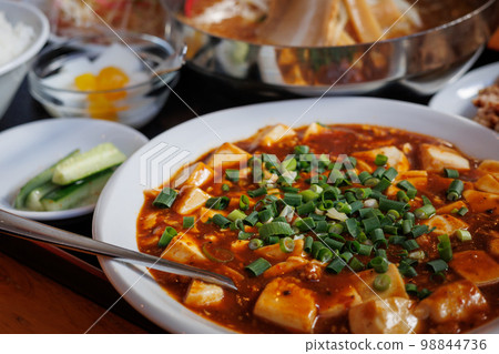 麻婆豆腐套餐(附味噌拉麵)top composition 麻婆豆腐套餐(附味噌拉麵)top composition 98844736