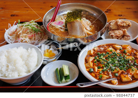 麻婆豆腐套餐(附味噌拉麵) 麻婆豆腐套餐(附味噌拉麵) 98844737