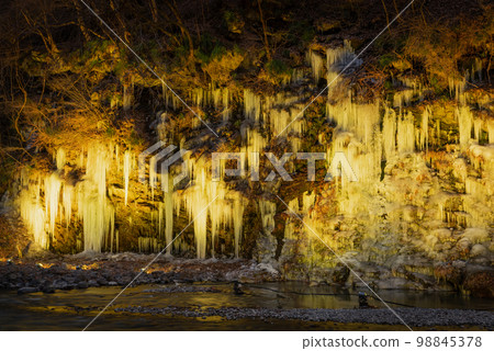Illuminated icicles of Misotsuchi, Chichibu City, Saitama Prefecture Illuminated icicles of Misotsuchi, Chichibu City, Saitama Prefecture 98845378