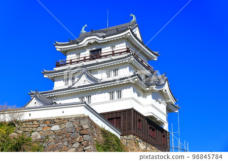 [長崎縣]晴天下的平戶城跡（城樓） 98845784
