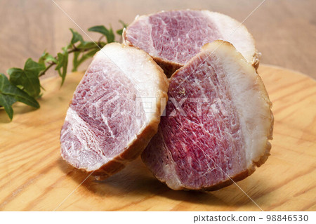 新鮮美味的火腿培根 新鮮美味的火腿培根 98846530