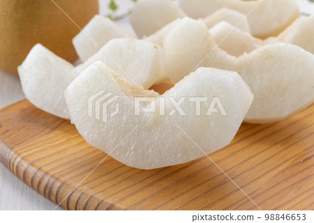 fresh and delicious pears 98846653