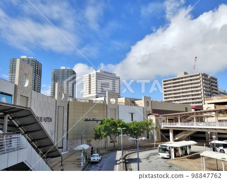 16 in front of Omoromachi Station, Naha City, Okinawa 98847762