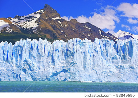 Perito Moreno Glacier in El Calafate, Patagonia of Argentina Perito Moreno Glacier in El Calafate, Patagonia of Argentina 98849690