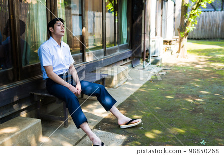 有時代感的帥氣男高中生 98850268