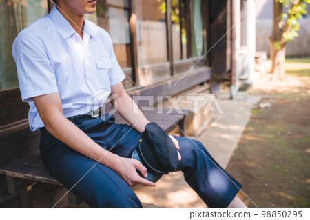 有時代感的帥氣男高中生 98850295