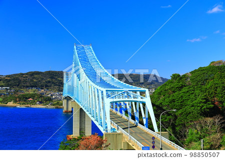 [Nagasaki Prefecture] Ikitsuki Bridge in fine weather (Tatsuno Seto) 98850507