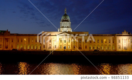Custom House Dublin at night - travel photography Custom House Dublin at night - travel photography 98851133