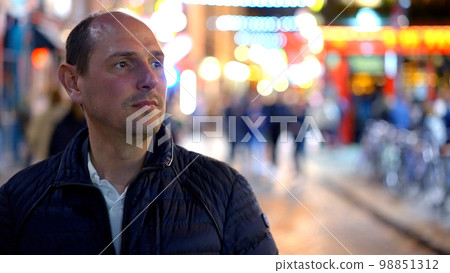 Walking through the Temple Bar district in Dublin by night - travel photography Walking through the Temple Bar district in Dublin by night - travel photography 98851312
