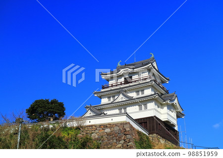 [Nagasaki Prefecture] Hirado Castle Ruins under fine weather (castle tower) 98851959