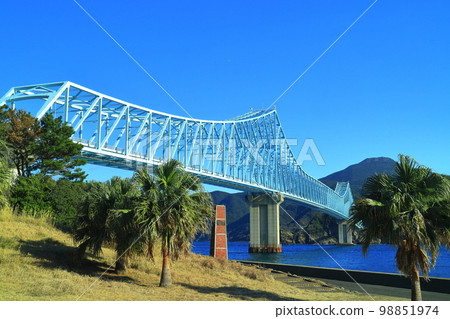 [Nagasaki Prefecture] Ikitsuki Bridge in fine weather (Tatsuno Seto) 98851974